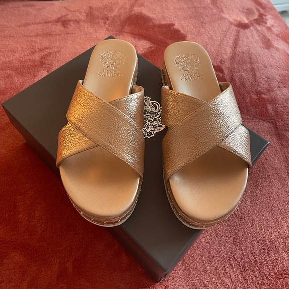 *NWT* ♡ Vince Camuto Slip On Platform Sandal​ - Picture 8 of 9